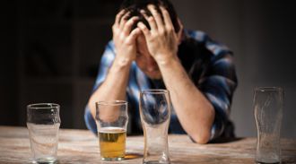 Исследование: россияне заменяют дорогостоящий алкоголь на пиво и водку