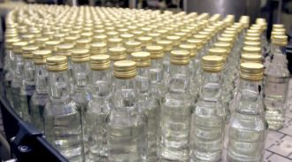 Полиция пресекла в Калужской и Ленинградской областях подпольное производство алкоголя