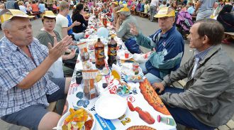 Россияне объяснили употребление алкоголя традицией пить по праздникам