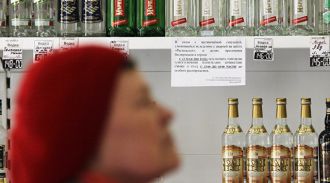 "Пить надо меньше". Как пьют и "откачивают" в России
