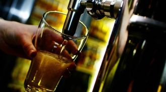 В комитете ГД поддержали ограничение продажи алкоголя в барах в жилых домах