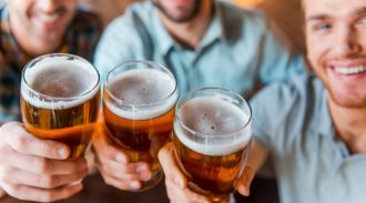 В Минздраве рассказали, сколько алкоголя в день можно выпивать