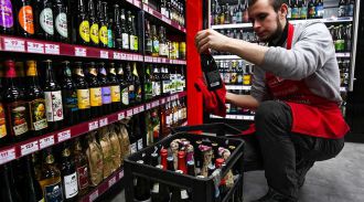 Комиссия кабмина не поддержала законопроект о пугающих картинках на бутылках с алкоголем
