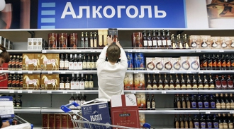 Путин подписал закон об ограничении продажи спиртосодержащей продукции