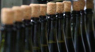 Минфин не будет повышать минимальную розничную цену на алкоголь в 2018 году