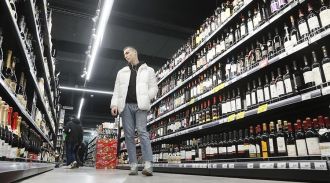 Кабмин выступил против покупки алкоголя с 21 года