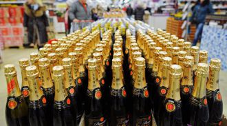 Исследование выявило рост продаж алкоголя в России в преддверии Нового года