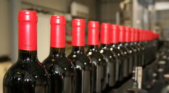 Узкое горлышко: производство вина в России упало до рекордного минимума