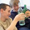 Как дети становятся алкоголиками из-за пьющих родителей