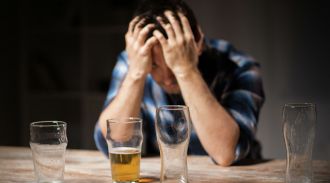 В Минздраве рассказали о связи суицидов с алкоголем
