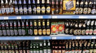 Министру потребительского рынка и услуг МО продали пиво в ночном магазине