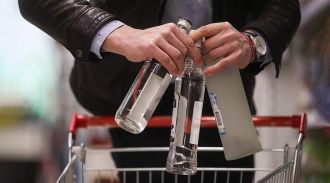 В Госдуме подняли вопрос о запрете продажи алкоголя по ночам в жилых домах