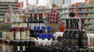 В МЭР считают запрет продажи крепкого алкоголя гражданам до 21 года необоснованным