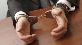 В Хабаровске экс-полицейского осудили за попытку сбыта наркотиков
