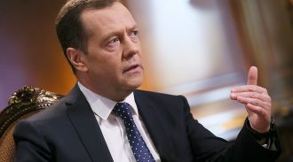 Медведев призвал усилить борьбу с распространением в сети сведений о продаже наркотиков