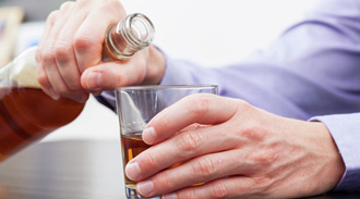 Минздрав: алкоголь - причина двух третей насильственных смертей в РФ