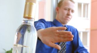 Главный кардиолог России рассказал, почему нельзя пить алкоголь ежедневно