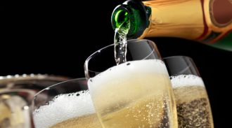 Роспотребнадзор начал проверку шампанского в преддверии Нового года