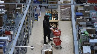 Крепкий алкоголь в России запретят продавать в пластике