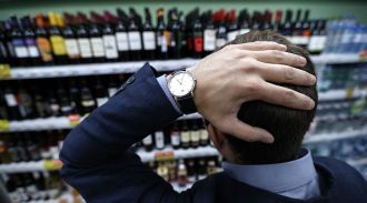 Названы самые популярные поводы для распития алкоголя до потери памяти