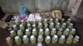 В Воронеже в гараже обнаружили более 4 кг синтетических наркотиков и 41 банку с марихуаной