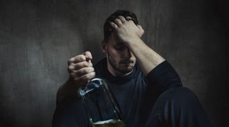 Число психических расстройств из-за алкоголя снизилось в России
