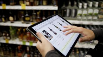 В Минпромторге прокомментировали предложение о продаже алкоголя через портал госуслуг