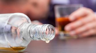Британские ученые решили лечить алкоголизм наркотиками