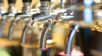 В Приамурье запретили продажу разливного пива в жилых домах