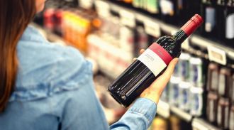 Роскачество отмечает тренд на снижение потребления крепкого алкоголя в пользу вина