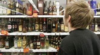 В ГД предложили ввести наказание за покупку алкоголя для подростков