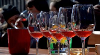 Правительство внесло в Госдуму проект об увеличении акцизов на вино
