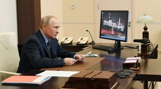Путин призвал бороться с мифом о "легких" наркотиках