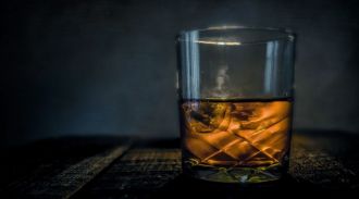 Антиалкогольные меры сохранили жизни 3,5 миллиона россиян, заявил онколог