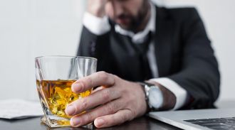 Психолог рассказала о причинах появления алкогольной депрессии
