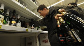 В Москве ограничат продажу алкоголя в новогодние праздники