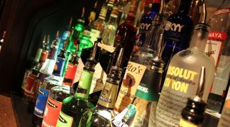 В Госдуме предложили ввести минимальную розничную цену на всю алкогольную продукцию