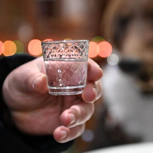 Кому полезен алкоголь: что ученые узнали о спиртном в 2022-м