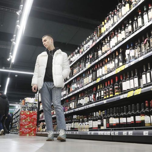 Возраст допития: алкоголь хотят запретить продавать людям до 21 года