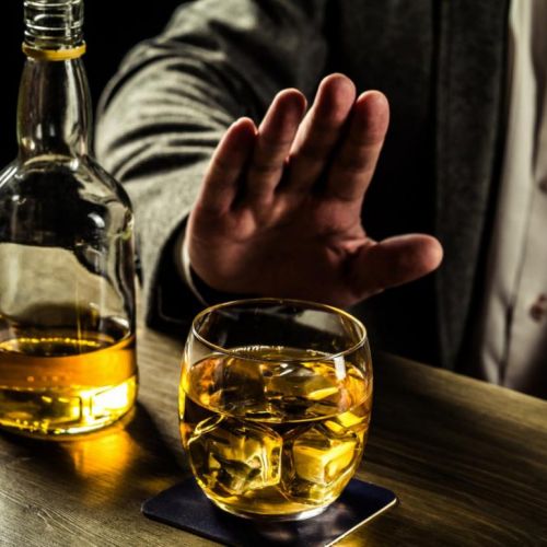 Уйти в отказ: ученые указали на опасность алкоголя в любых дозах