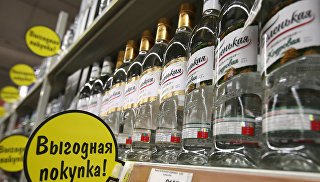 Отдел алкогольной продукции гипермаркета Карусель, открывшегося в торгово-развлекательном центре Золотой Вавилон в Москве
